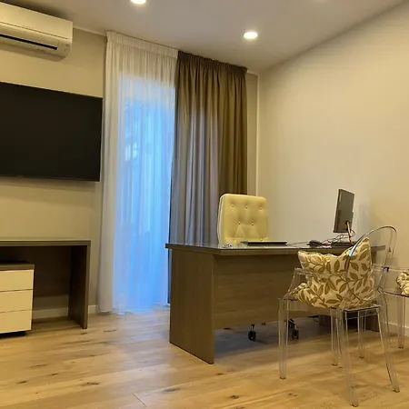 Acton Apartman *